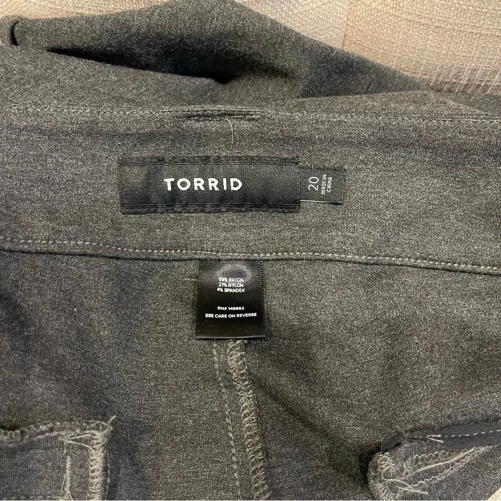 Torrid Tapered Flat Front Shorts Size 20 Gray Roll Cuff Stretch